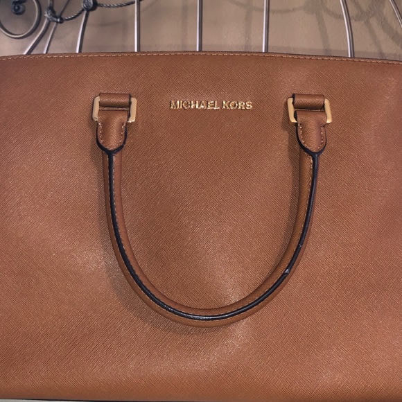 Medium size Michael kors brown handbag with strap - Picture 2 of 8